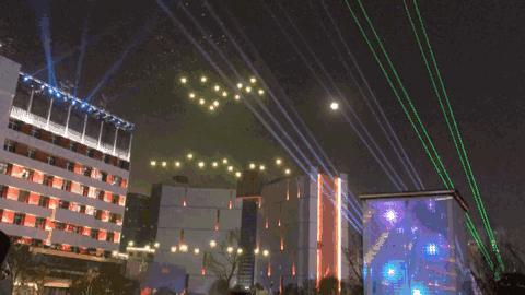 闪耀全国！500架“夜空精灵”炫舞高新，硬科技助力“西安年”完美收官！