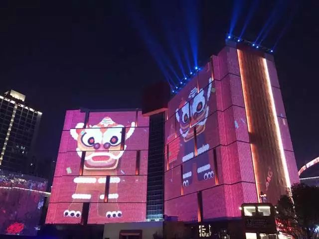 闪耀全国！500架“夜空精灵”炫舞高新，硬科技助力“西安年”完美收官！