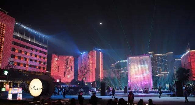 闪耀全国！500架“夜空精灵”炫舞高新，硬科技助力“西安年”完美收官！
