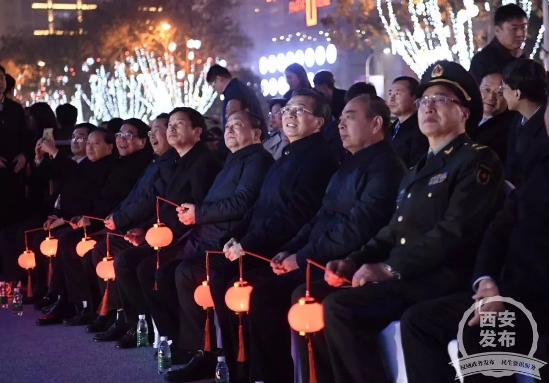 闪耀全国！500架“夜空精灵”炫舞高新，硬科技助力“西安年”完美收官！