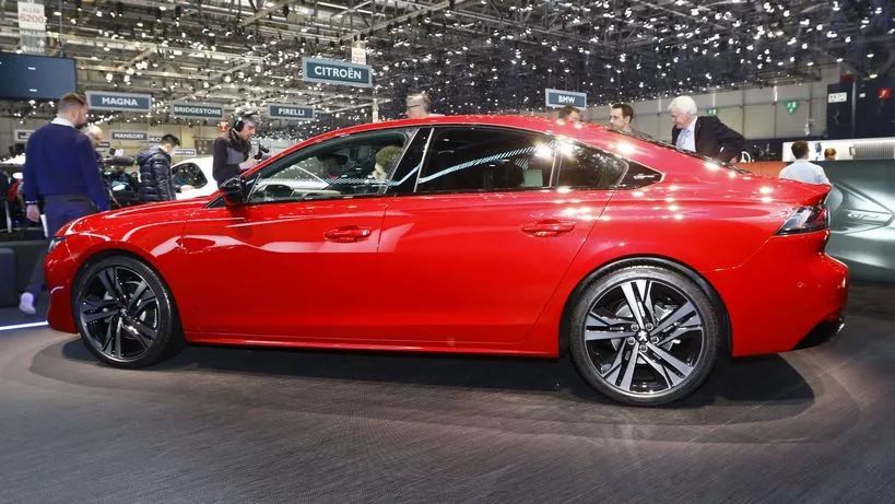 像奥迪a6的轿车,标致508和奥迪a6底盘对比