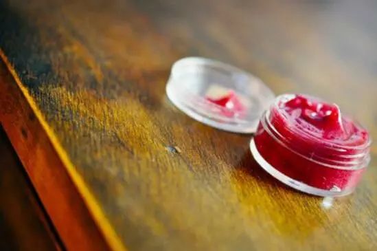 今儿你们都去买买买吧，在厨房打败Gucci、Channel美妆的事放着我来（附8个自制美妆方子）