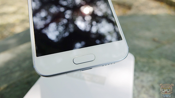 文本直送科技新闻:宏达电旗舰智慧型手机「HTC10」崭新体验，十分完美！