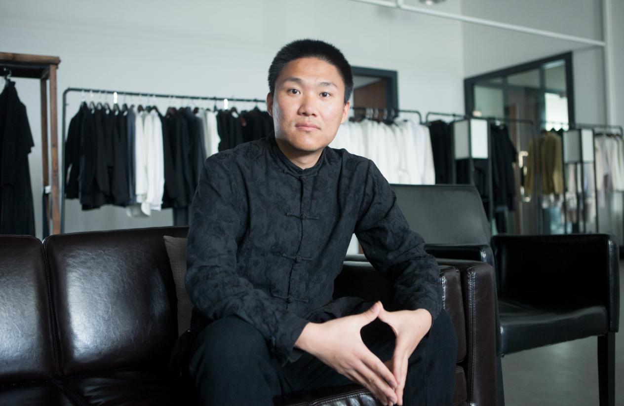 走过一年弯路，天猫男装界杀出黑马，还把门店开到香港