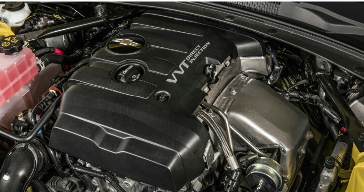 雪佛兰科迈罗，俗称大黄蜂，虽然说是平民跑车，可是价格可不亲民