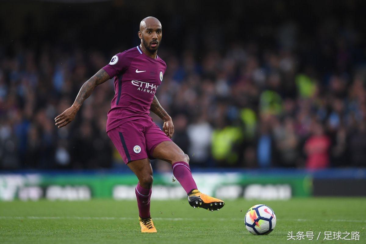 足球新手必学技巧,足球踢球技巧大全