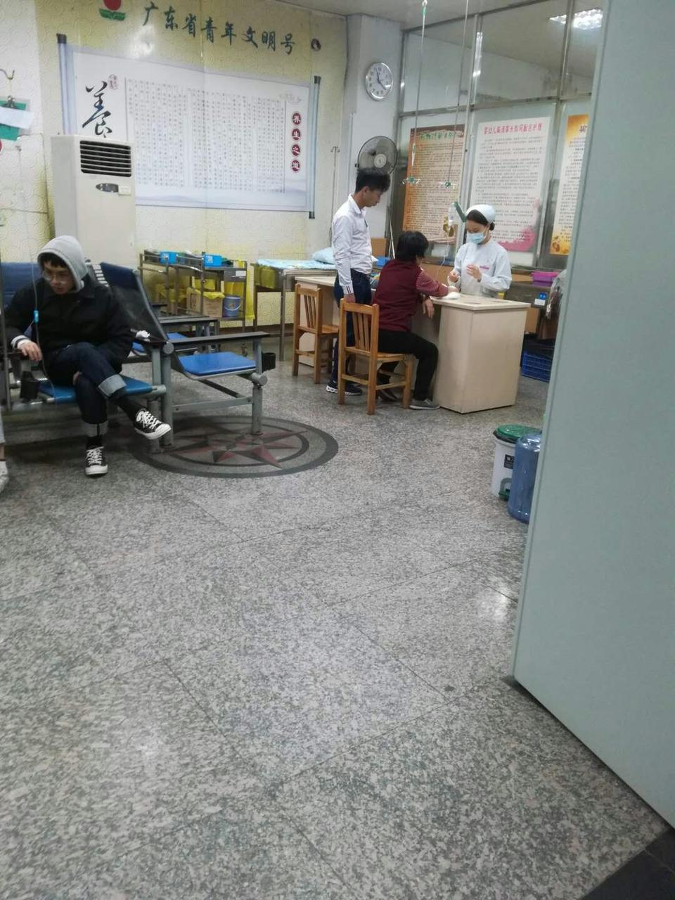 春节我在岗医生值守,春节我在岗护万家灯火守一方平安