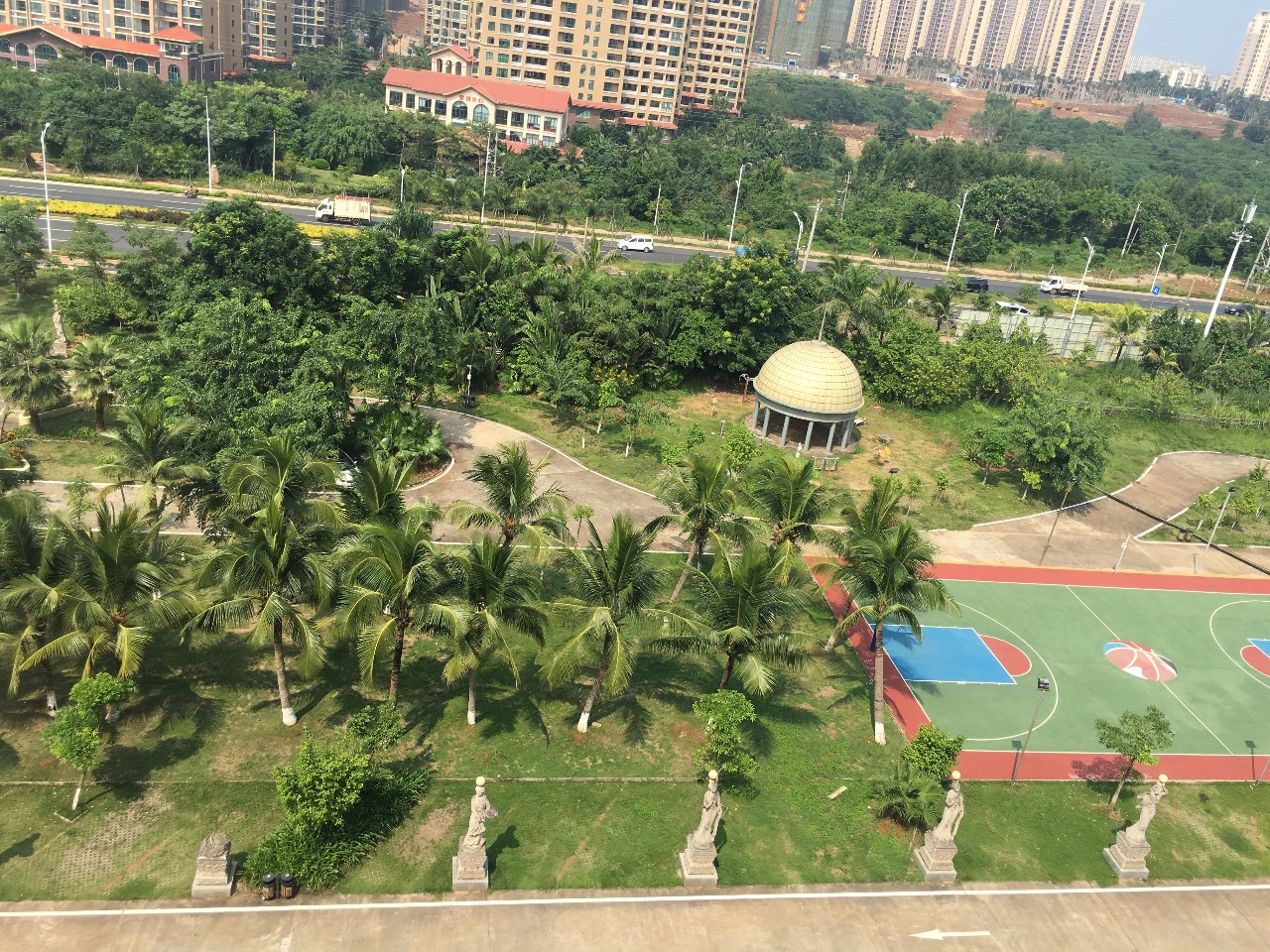 长寿乡，城中央，养老还看丽海阳光