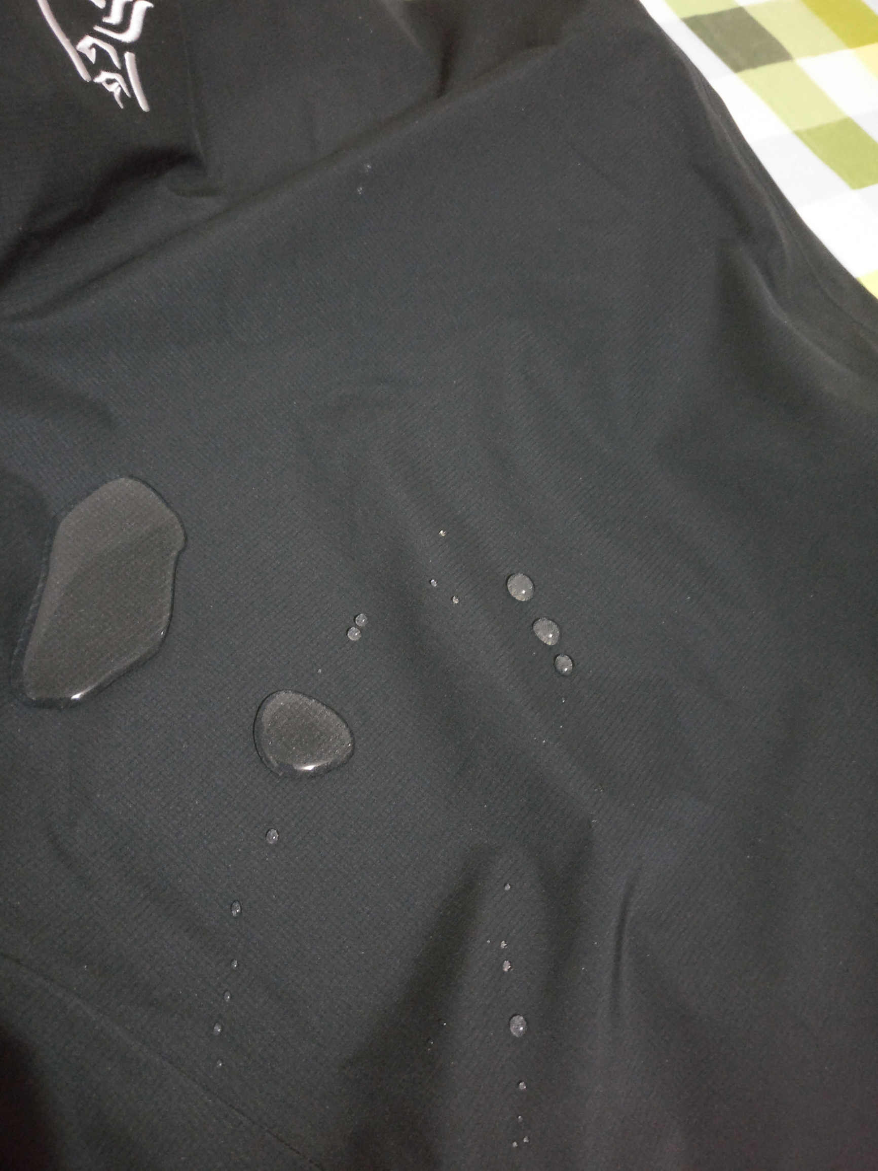 性能媲美始祖鸟的冲锋衣,除了始祖鸟还有哪些冲锋衣可以买