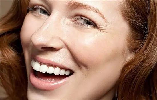 如何判断自己的眼睛的年龄,听说从一个人的眼睛可以看出年龄