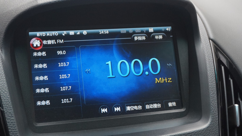 全面屏与后视镜的组合，威路特M8带来更安全的行车体验