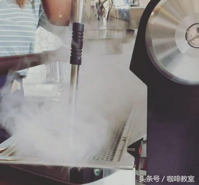 打奶步骤,咖啡拉花奶泡打到什么程度最好