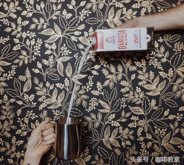 打奶步骤,咖啡拉花奶泡打到什么程度最好