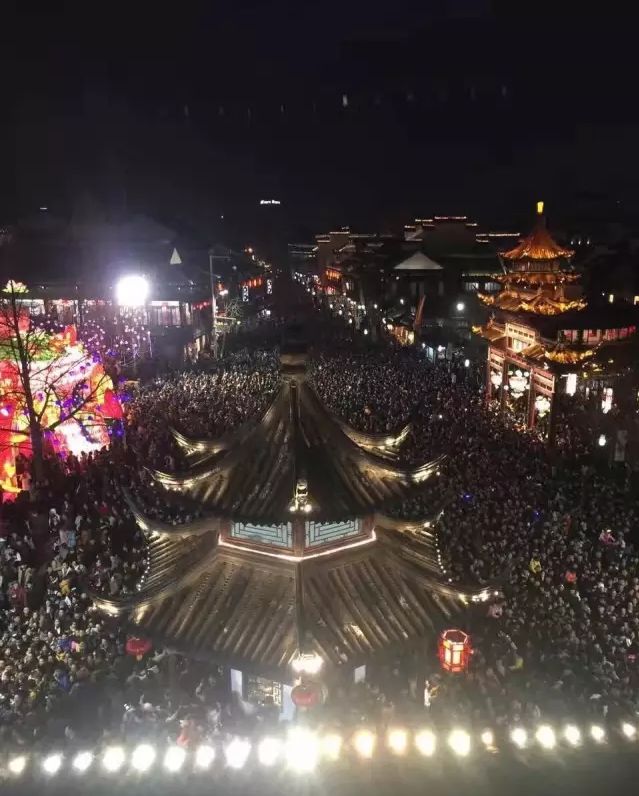 今夜的南*夫子京**庙，全是人人人人！有你吗？