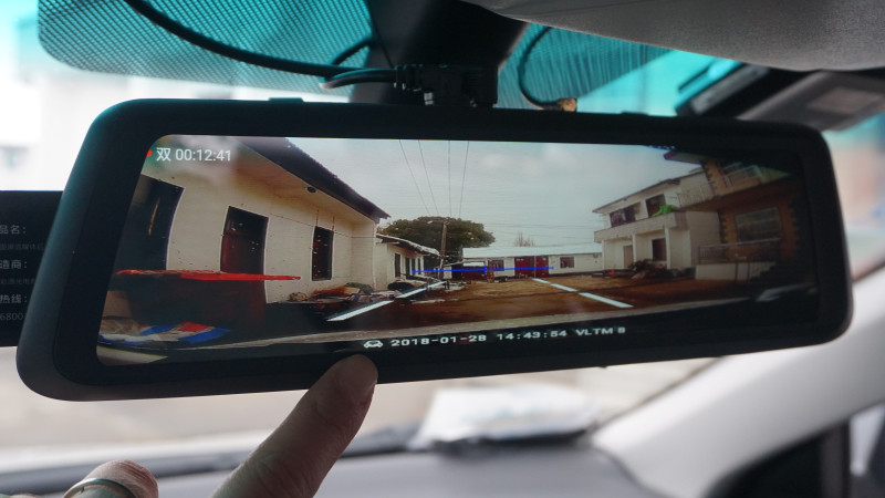 全面屏与后视镜的组合，威路特M8带来更安全的行车体验