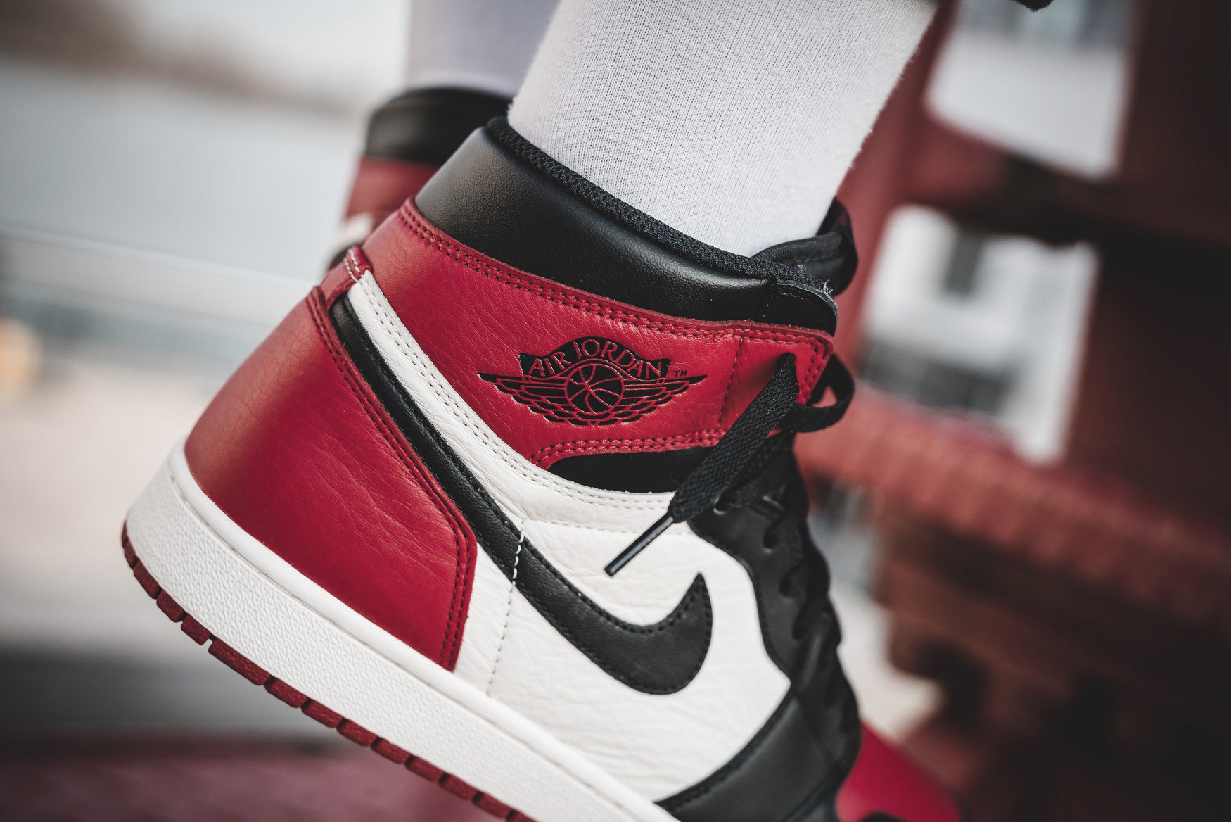 aj1黑红脚趾低帮值得购买吗,得物aj1黑红脚趾500多真的假的