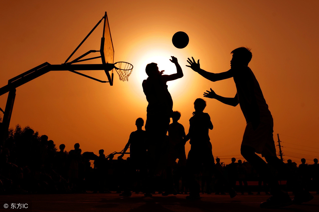 nba球员单手扔球练习,球员可以在禁区用手吗