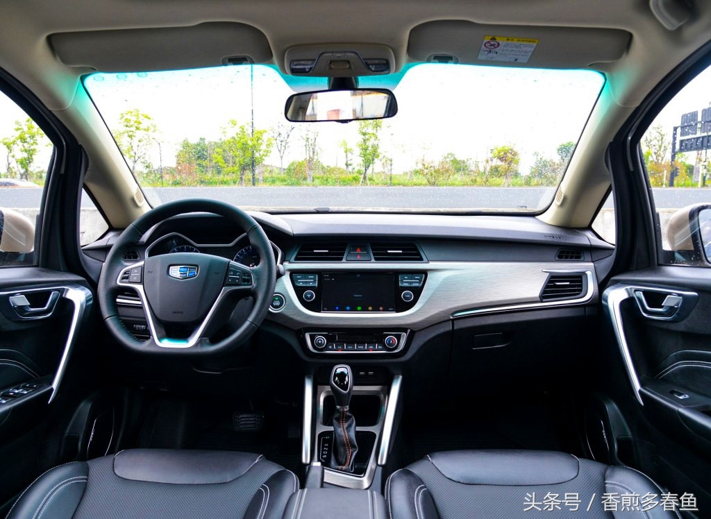 吉利远景x3是吉利新推出的小型suv,吉利的小型suv远景x3油耗