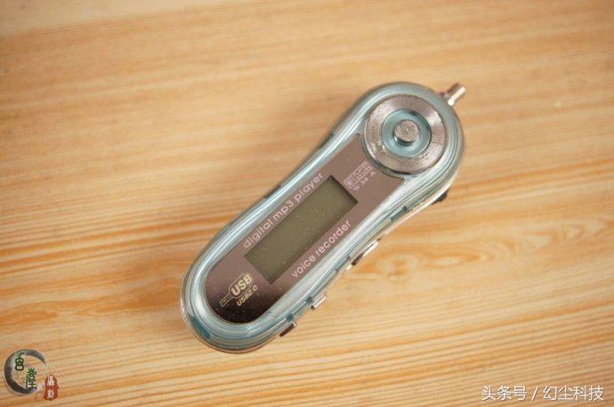 这些老旧的杂志，数码产品虽然不值钱了，但还是挺有纪念价值的