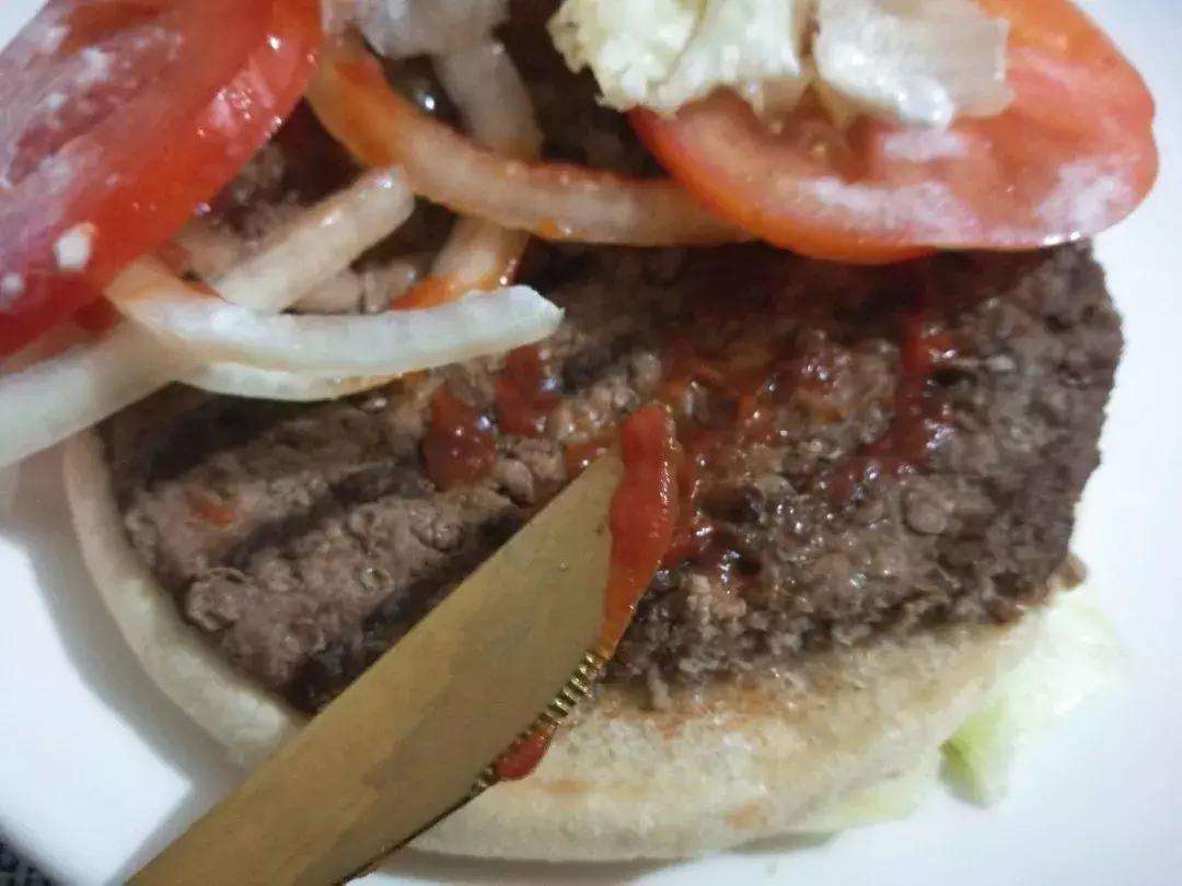 汉堡王皇堡和小黄堡的区别,汉堡王的皇堡是辣的吗