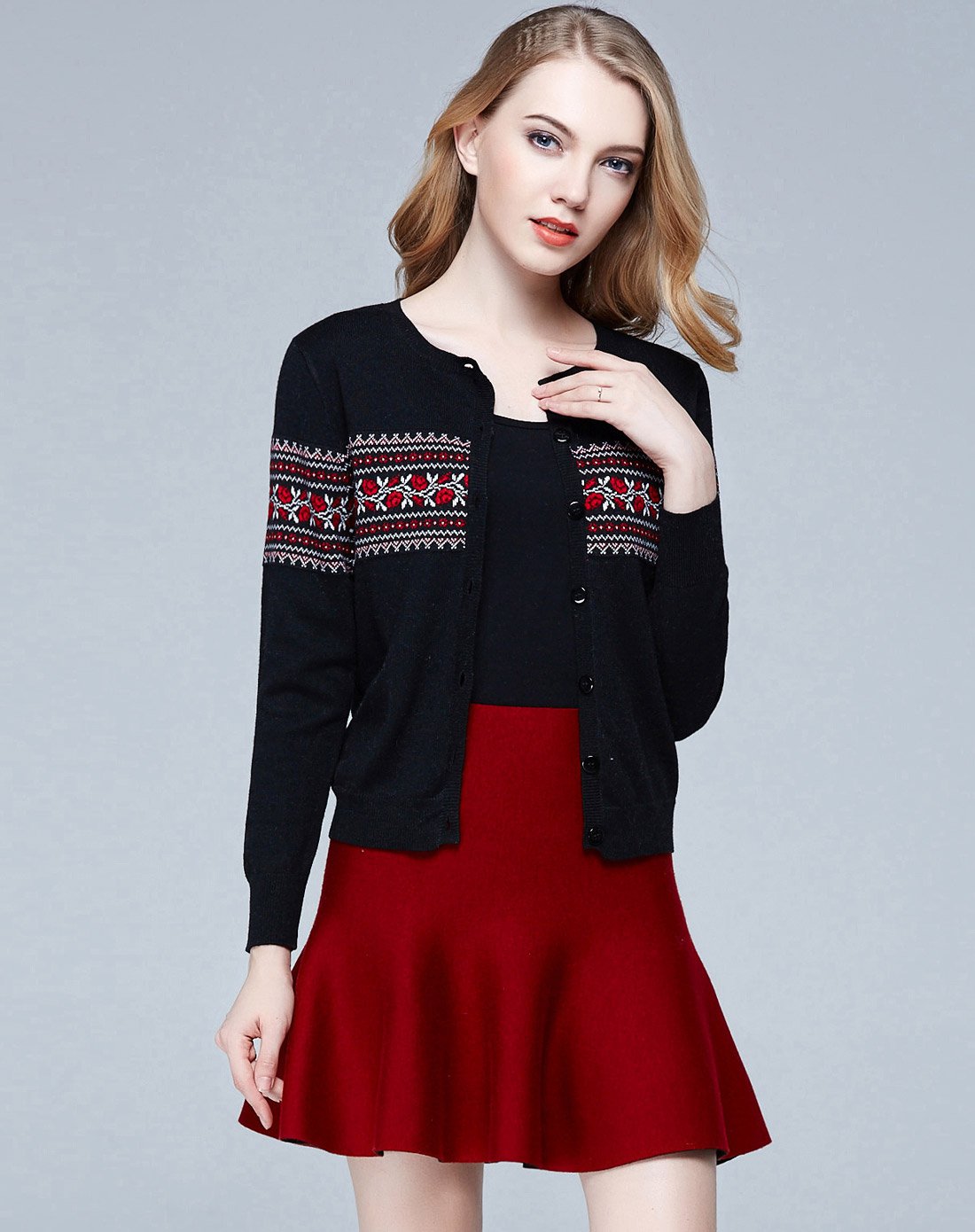 墨绿色针织开衫内搭怎么搭配,春季薄款针织开衫内搭