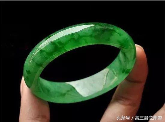 如何鉴别青海翠青玉真假,青海翡翠和缅甸翡翠区别