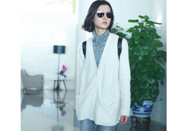 墨绿色针织开衫内搭怎么搭配,春季薄款针织开衫内搭