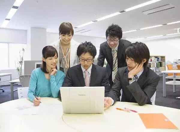 大一就开始创业的人,大学生上学期间兼职送外卖