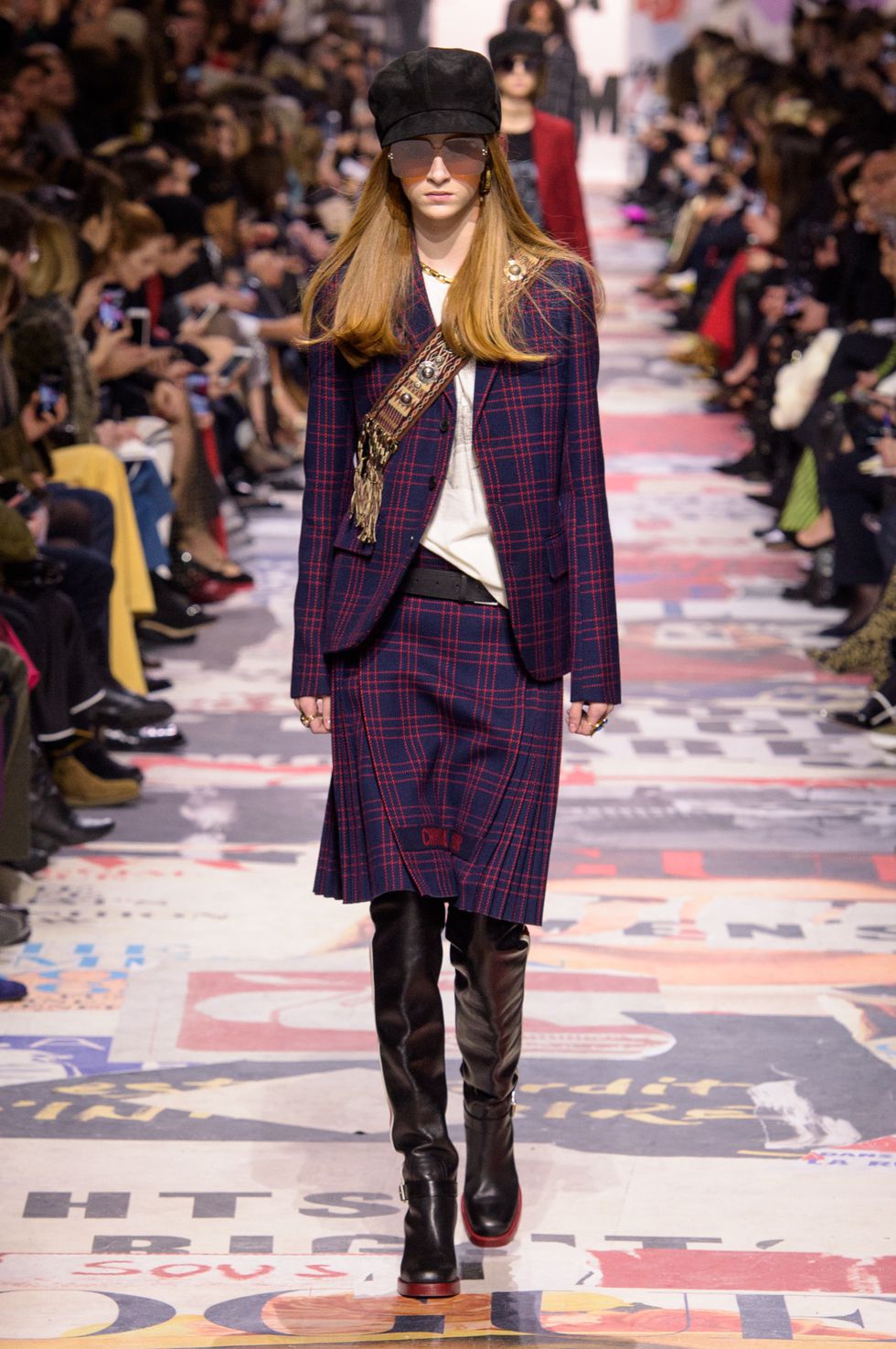 dior成衣秀经典,dior2018秋冬时装复古巴黎郊区