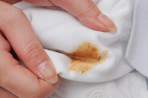 生活百科：四大生活小技巧，牙膏可用来清洗衣服上油渍