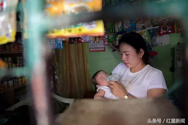 奶粉与母乳一样好？菲律宾贫困区妈妈们信了节食也要给娃买奶粉