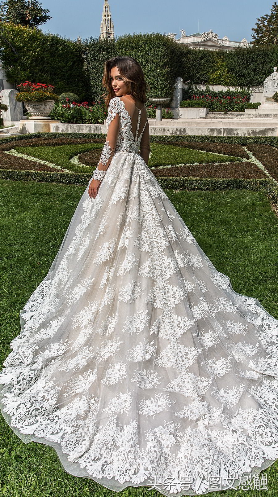 水晶设计2018婚纱“皇家花园”及高级定制新娘礼服