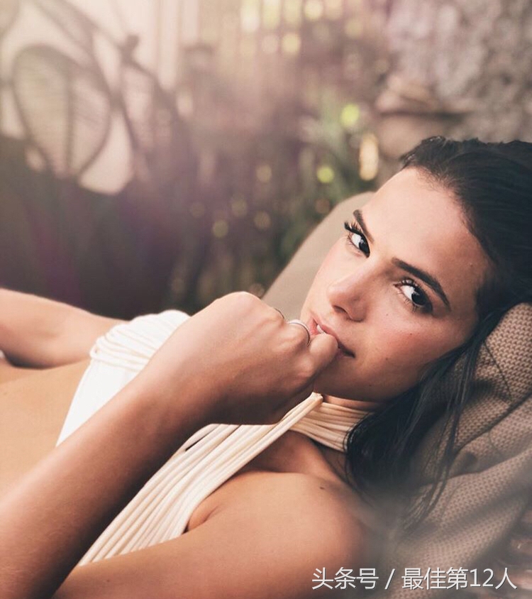 内马尔搂美女,内马尔搂着女友