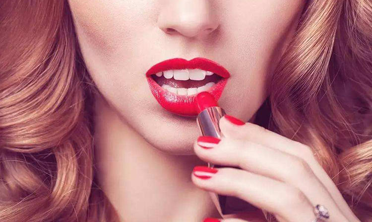 你不美，只是差一支口红