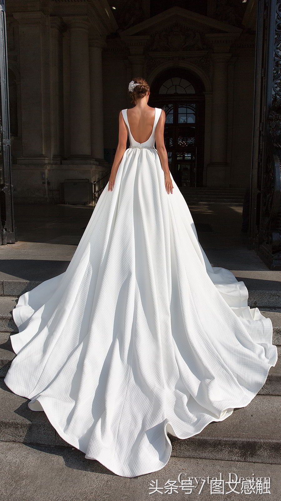 水晶设计2018婚纱“皇家花园”及高级定制新娘礼服