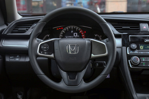 小编昨天休息今天带给大家一款本田的传奇“思域”