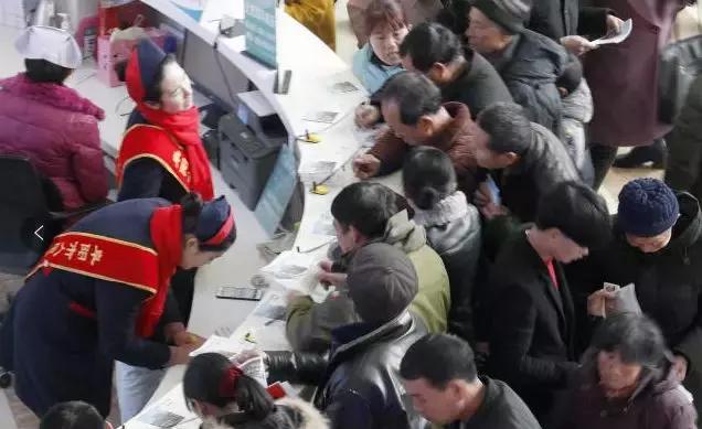 阜阳发热门诊爆满,阜阳六院2楼门诊