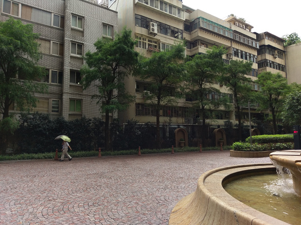 文本直送科技新闻:宏达电旗舰智慧型手机「HTC10」崭新体验，十分完美！