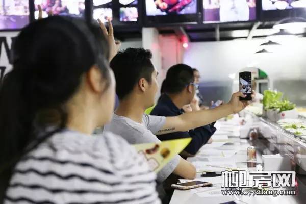 城市广场尚捞港式回转小火锅,尚捞港式小火锅大花岭店