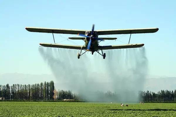 辟谣飞机喷洒药 (飞机喷洒农药的谣言)