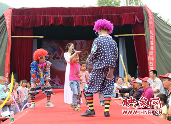 神灵寨人山人海,神灵寨端午狂欢