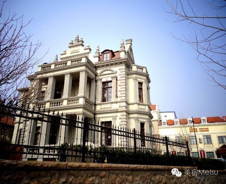 一家惊艳国牌度假界、一家美翻华北民宿圈，两种体验，看见最妩媚的青岛