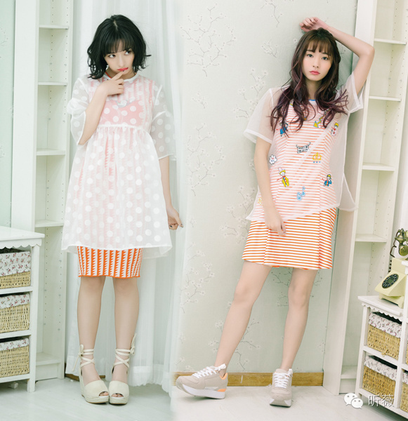 闺蜜出街的吸睛法则——我就喜欢和你像双胞胎一样！