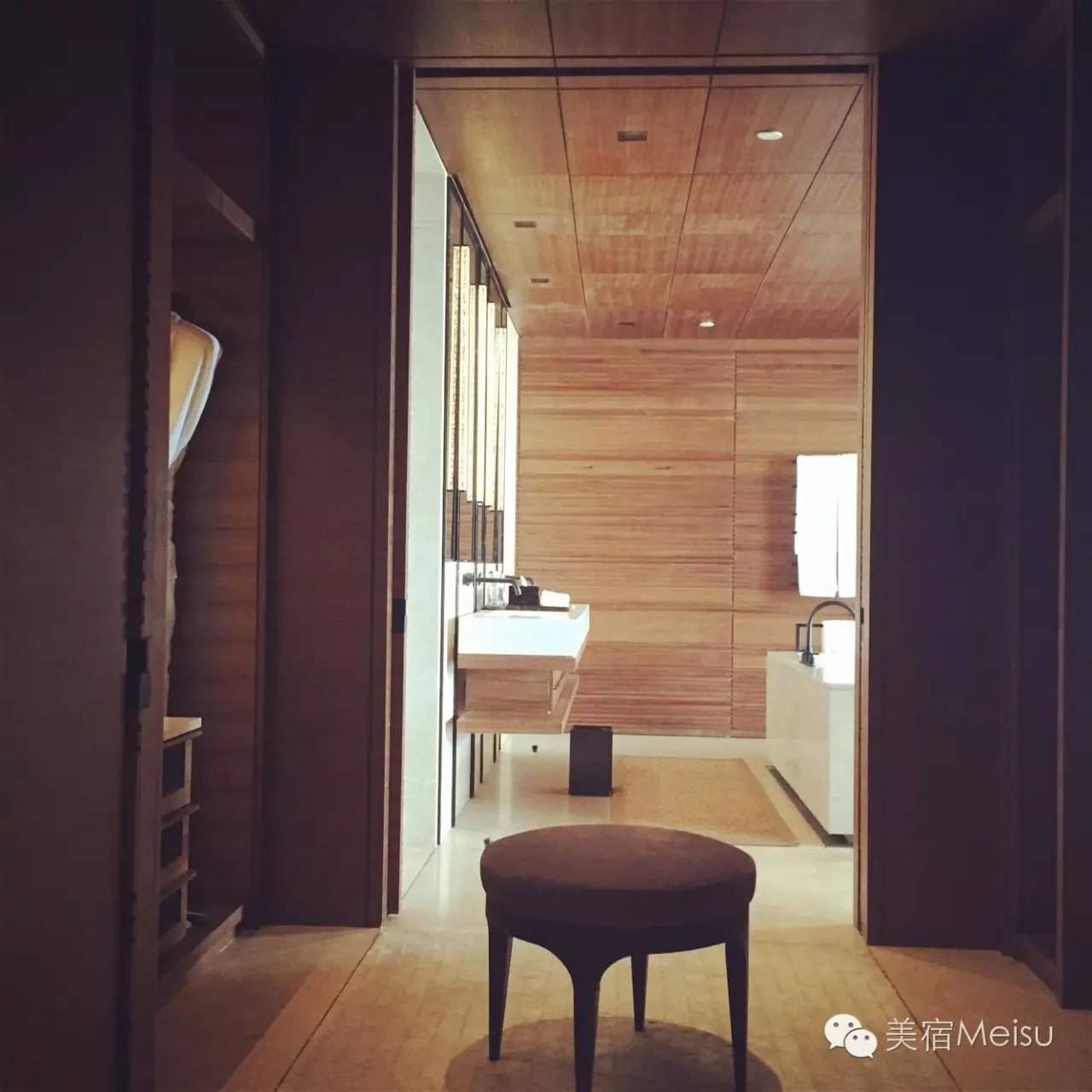 一家惊艳国牌度假界、一家美翻华北民宿圈，两种体验，看见最妩媚的青岛