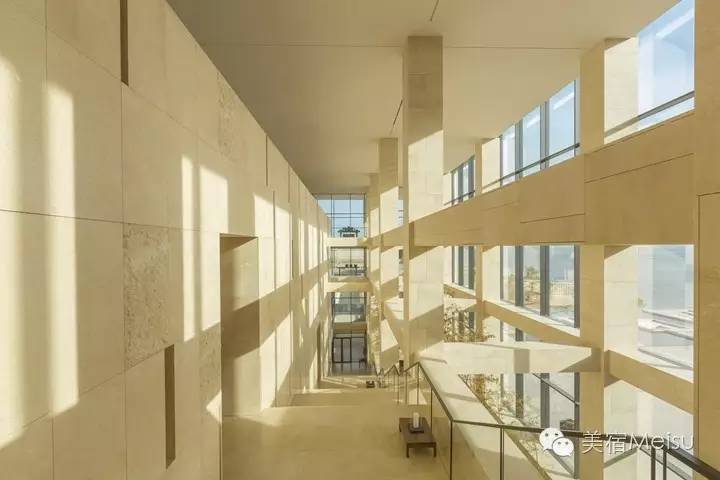 一家惊艳国牌度假界、一家美翻华北民宿圈，两种体验，看见最妩媚的青岛