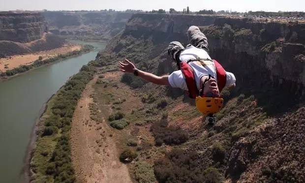 高空跳伞可不可怕,高空跳伞值得玩吗