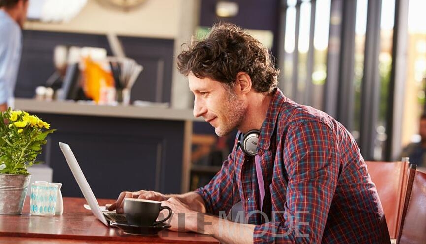 你为什么想在咖啡厅工作,为什么喜欢在咖啡厅里办公