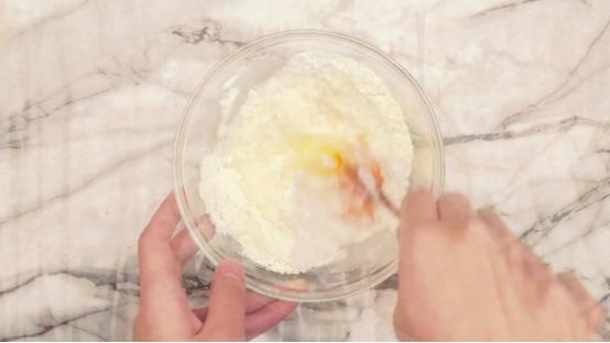 酥香脆皮鸡翅的做法视频,怎么做又香又脆的鸡翅呢