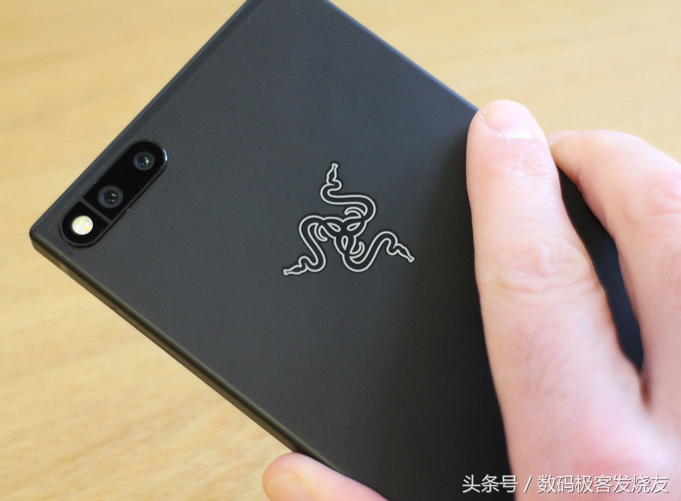 雷蛇手机一代评测,最新款雷蛇手机