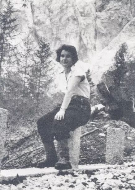 康桥女生游泳,康桥小镇女孩